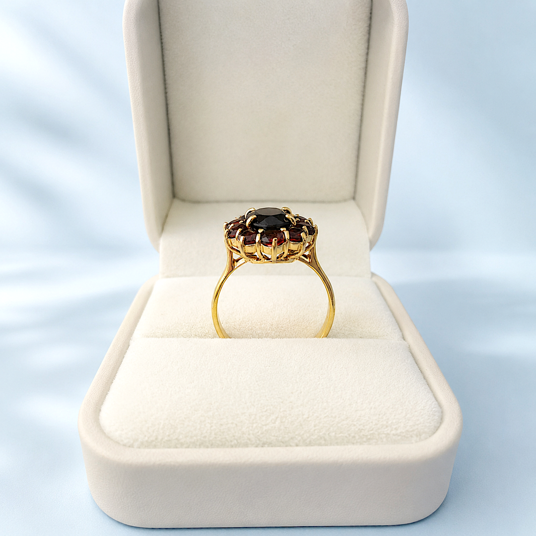 Bague femme en or 750 avec grenat rouge, motif marguerite