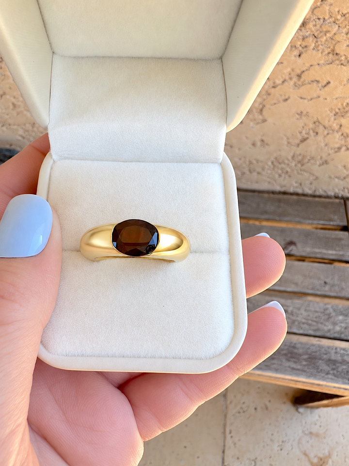 Bague grenat or jaune 18K joaillerie tenue en écrin