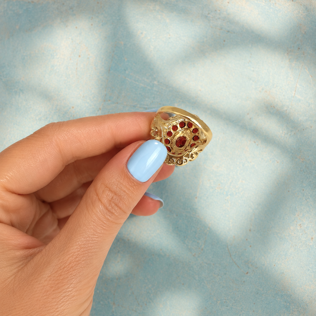 Bague de luxe seconde main grenat et or jaune 18k, joaillerie circulaire Valordiams