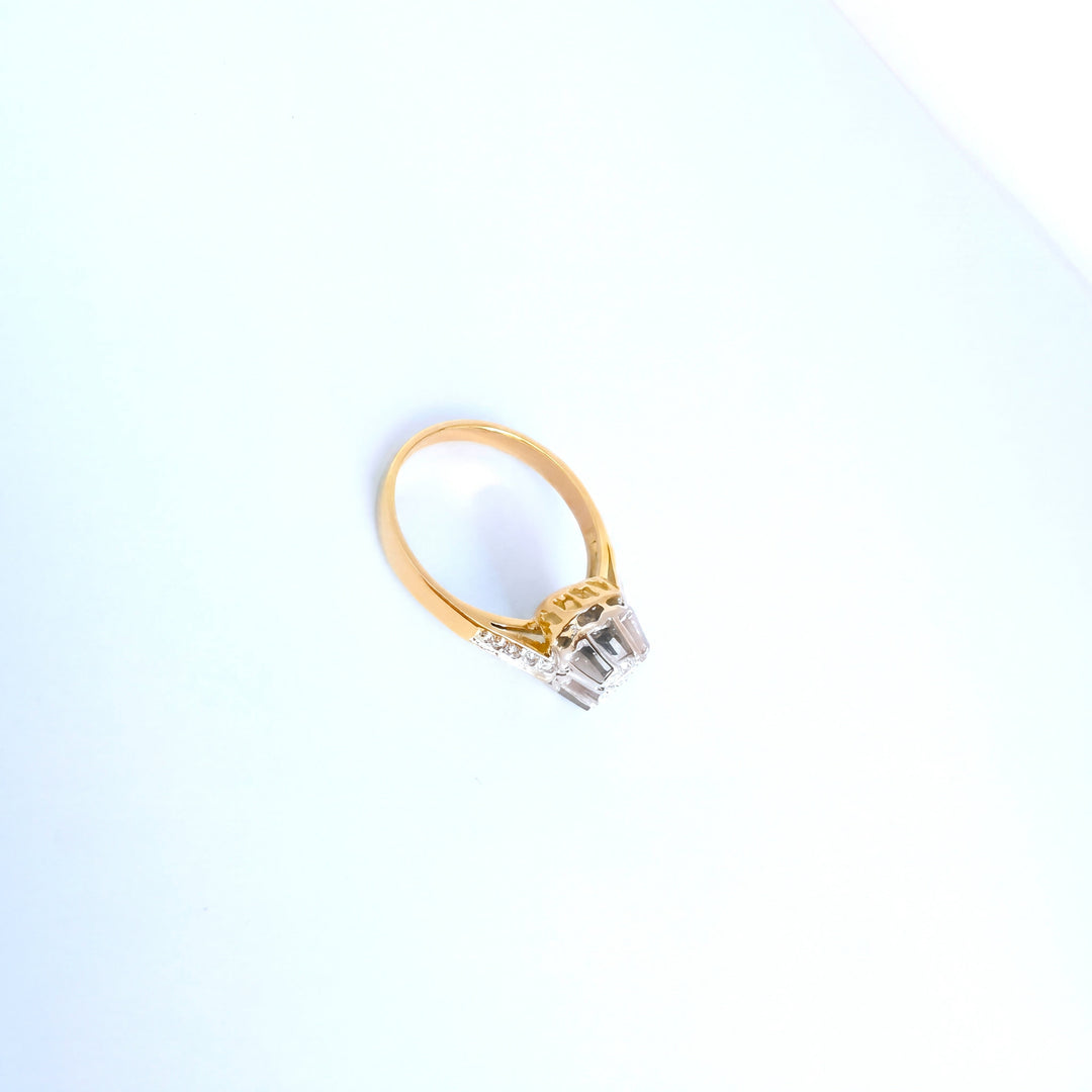 Bague toi et moi vintage or 18K vue de profil sur fond blanc