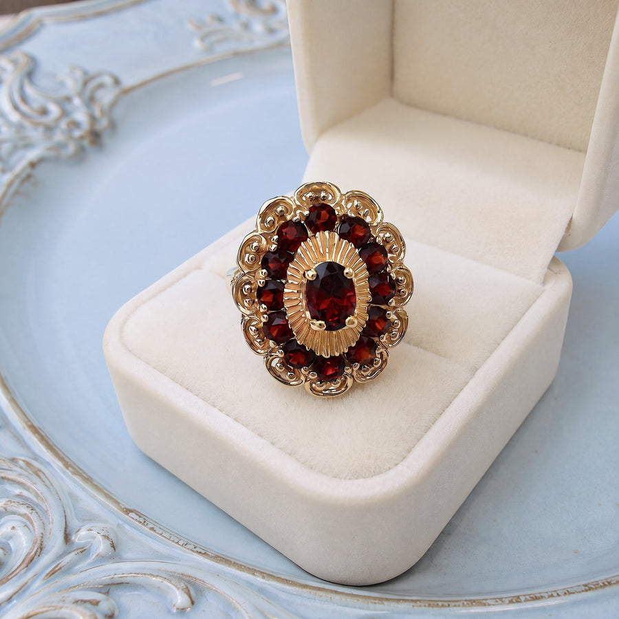 Bague vintage grenat en or jaune 18k, bijou de seconde main pour femme