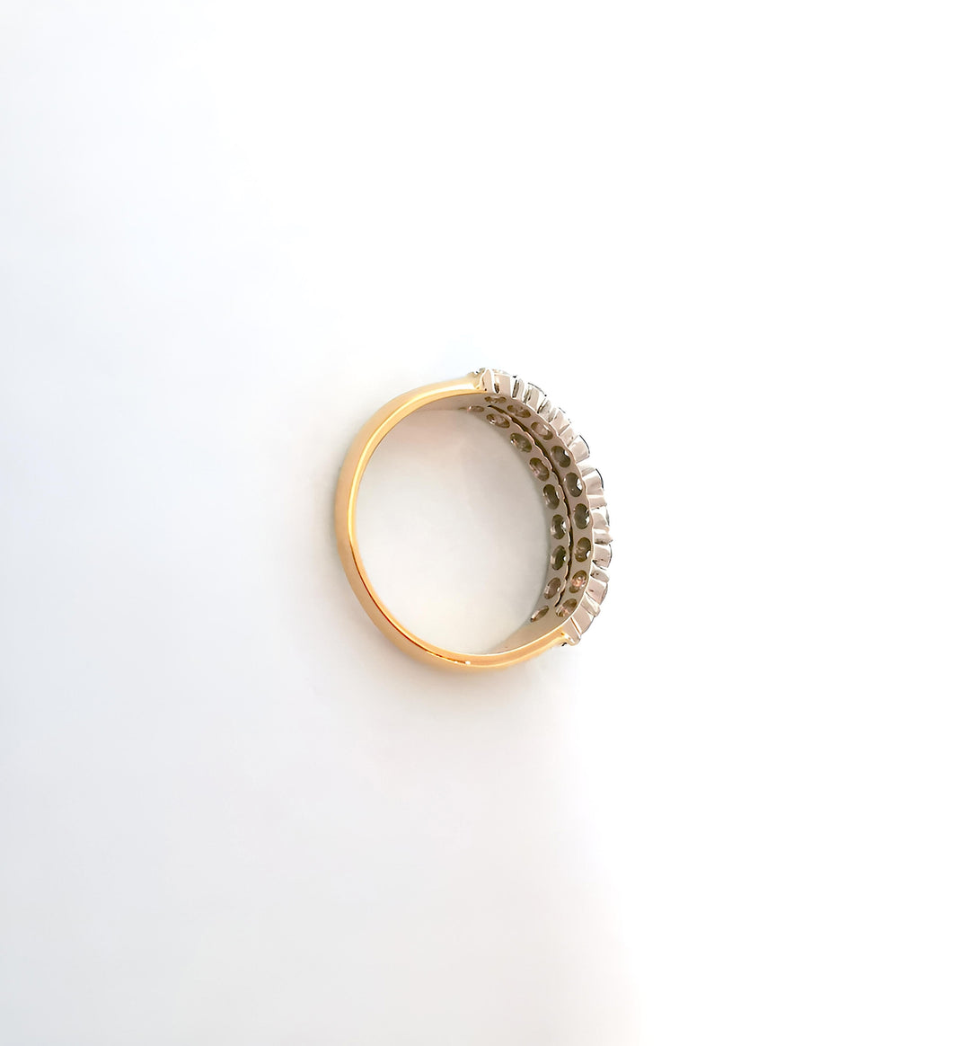 photo de l'intérieur bague alliance diamants