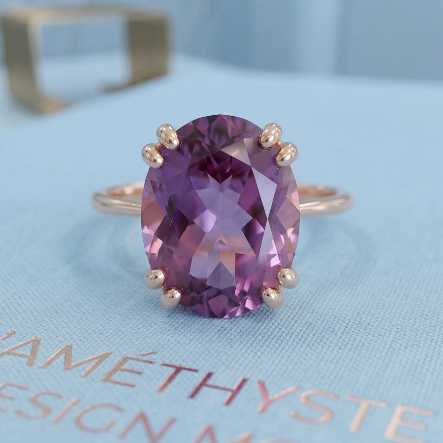 vue en macro  bague améthyste or jaune 18K