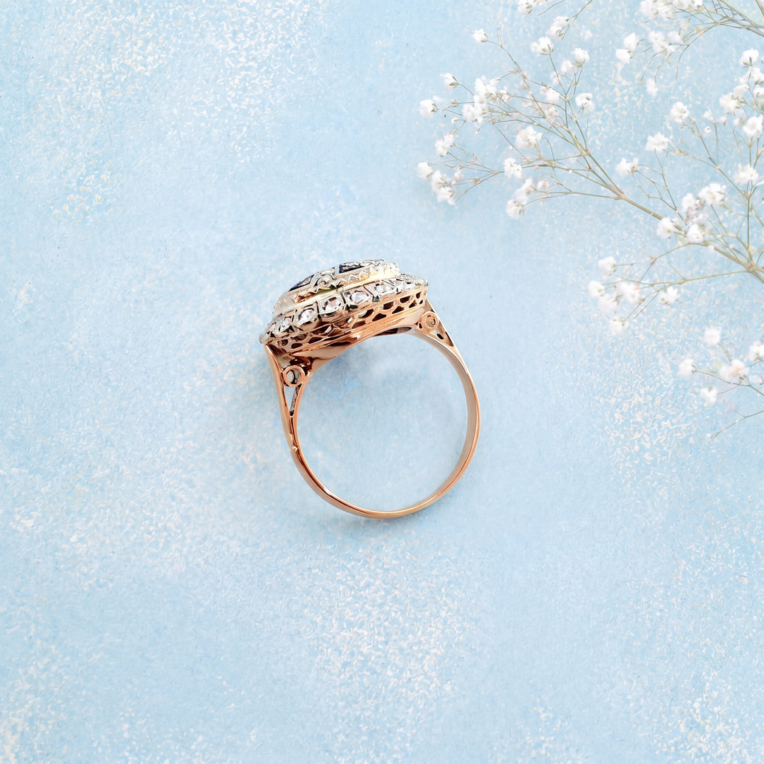bague de seconde main saphirs diamants vintage or rose 18K vue du plateau ajourée