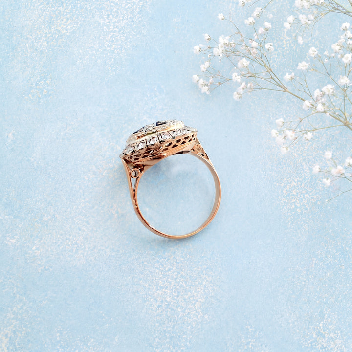 bague de seconde main saphirs diamants vintage or rose 18K vue du plateau ajourée