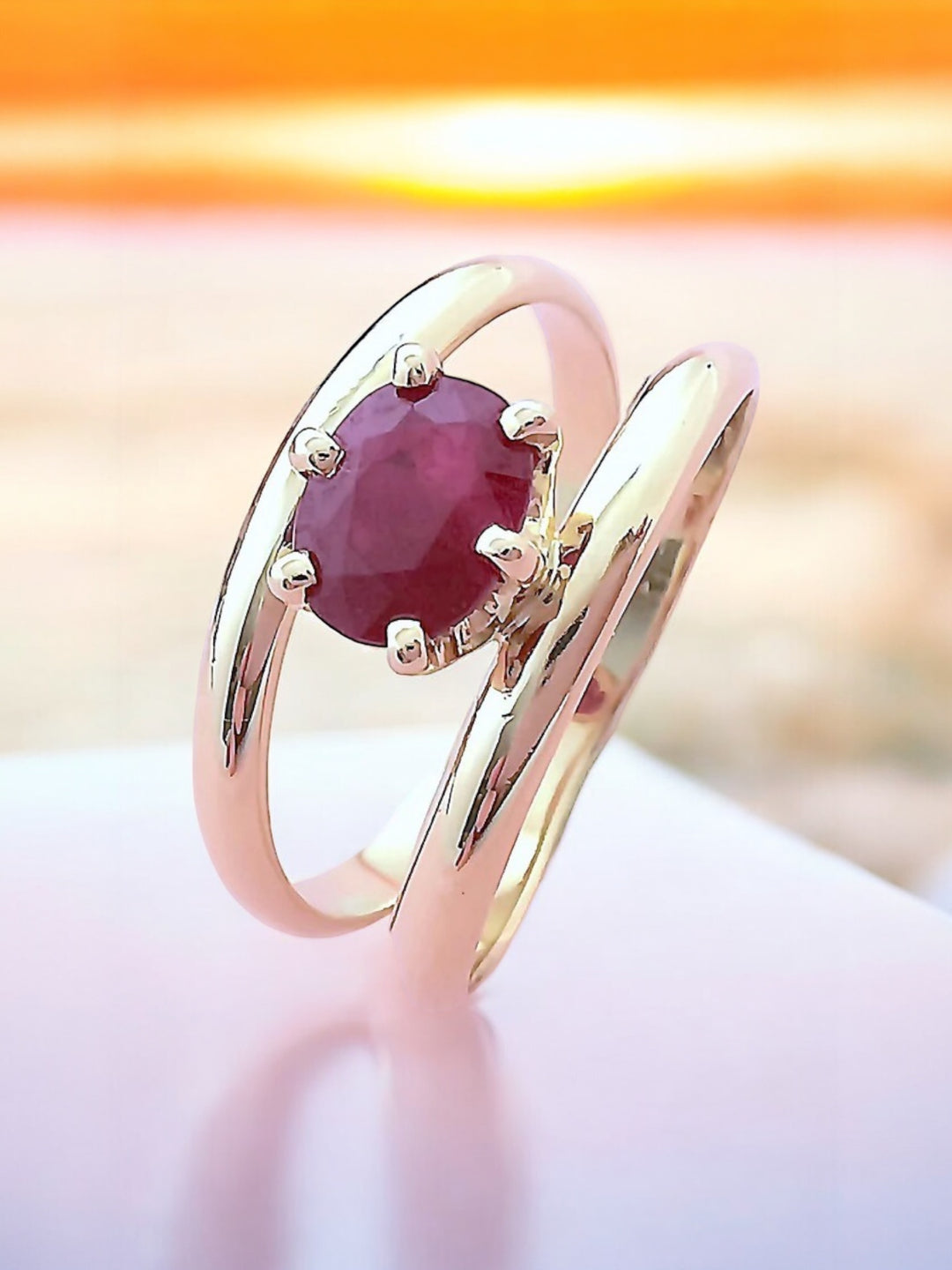 photo détaillée bague femme rubis or jaune 18 carats