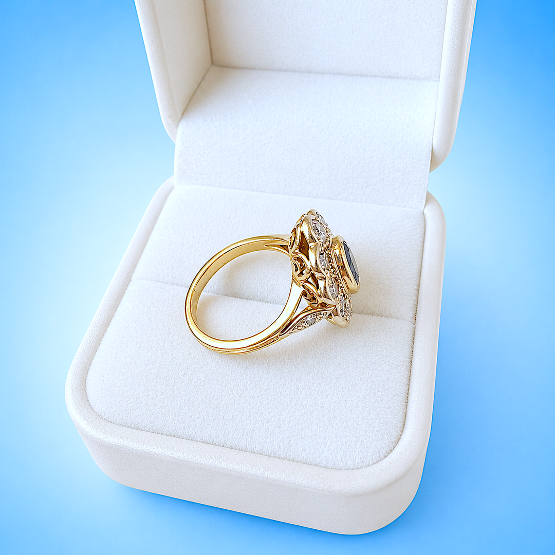 vue du chaton bague joaillerie d'exception diamants saphir or jaune 18K