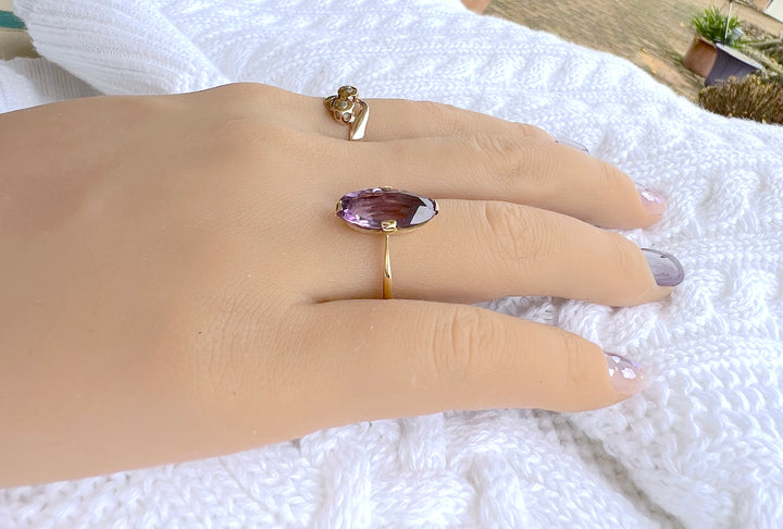photo de bague marquise améthyste ovale or 18K