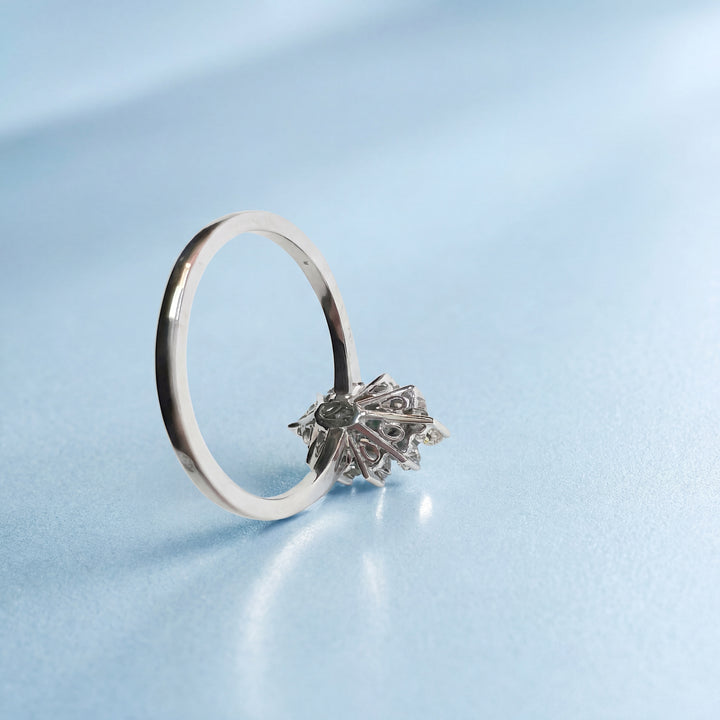 vue du plateau ajourée bague marquise vintage or 18 carats