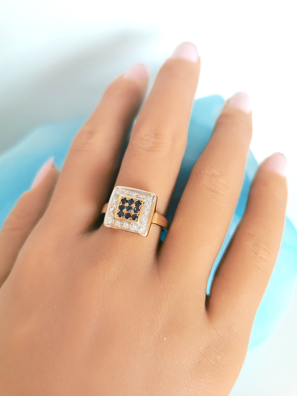 photo portée bague occasion carree or 18K