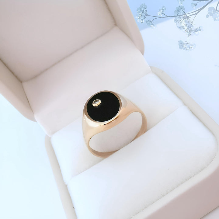 Bague Chevalière Mixte Onyx Noir et Diamant en or jaune 18 K (750°/°°) 18 carats