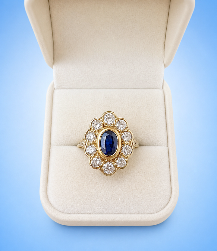 vue détaillée dans un écrin bague pompadour joaillerie circulaire saphir diamants or 18 carats