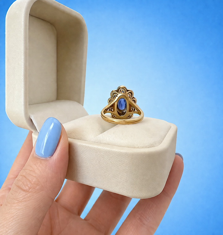 vue de la transparence du saphir bague femme diamants saphir or jaune 18K