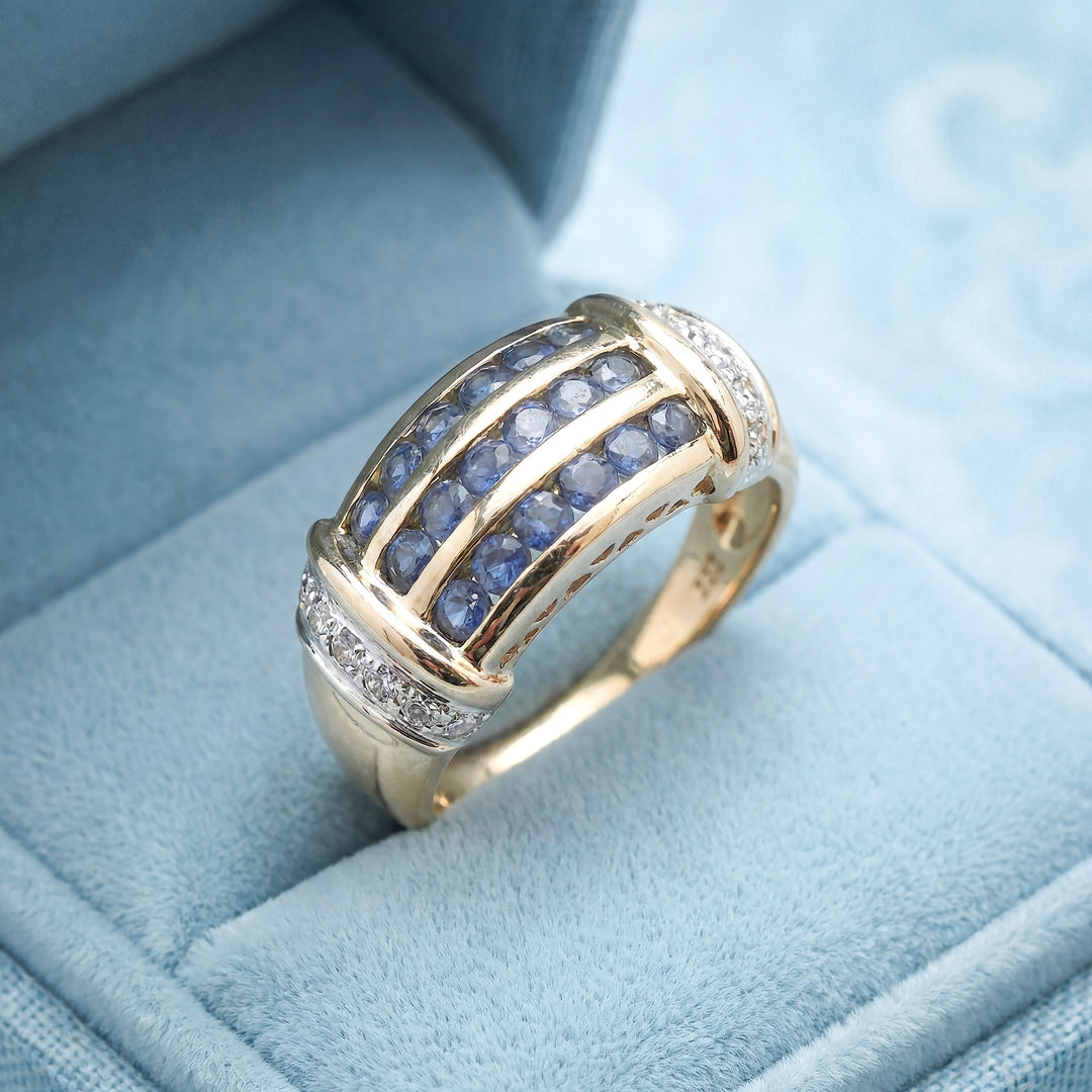 vue en écrin bague saphirs diamants or 18K