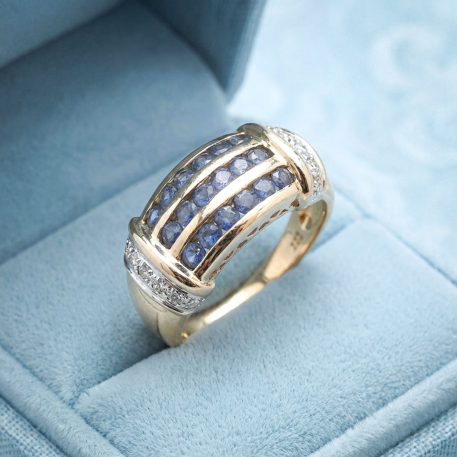 vue en écrin bague saphirs diamants or 18K