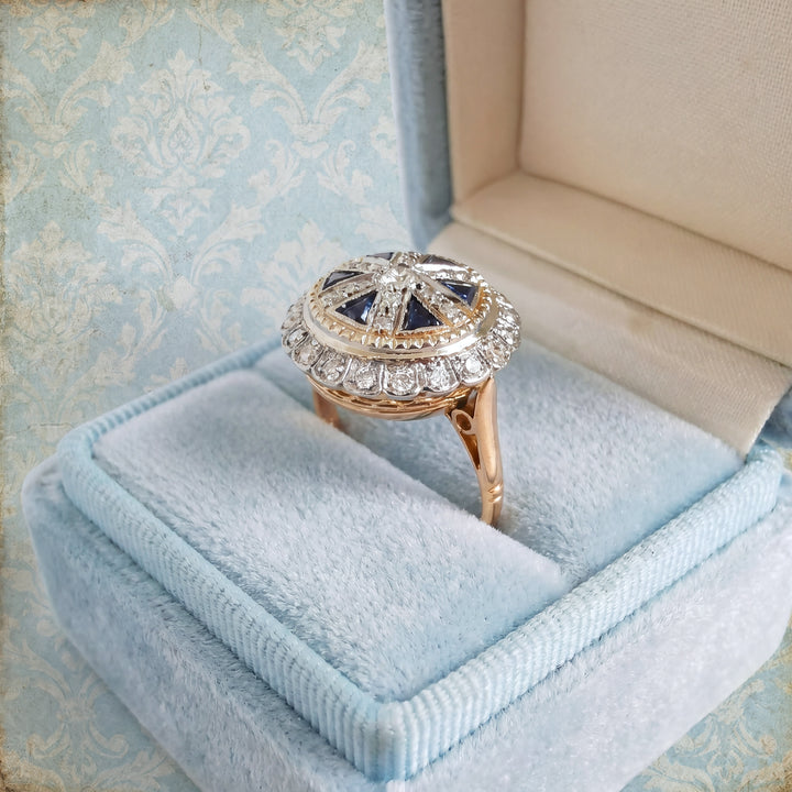 bague saphirs diamants vintage or rose 18K vue en détails de la monture ajourée