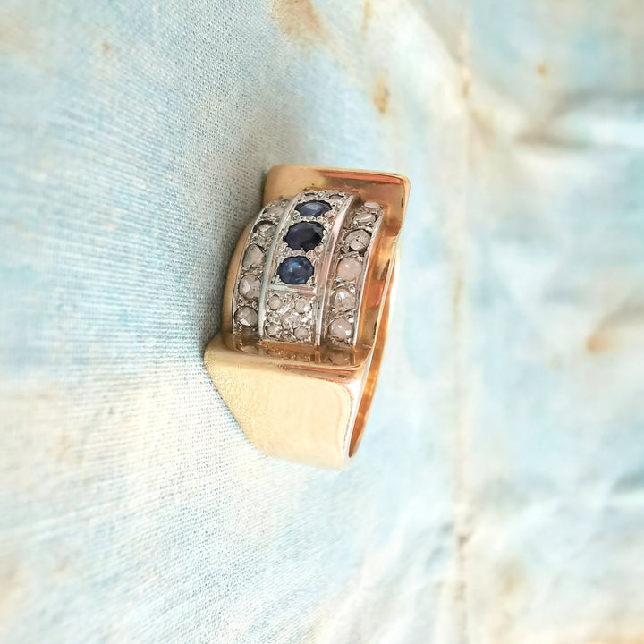 vue de profil bague tank ancienne saphirs diamants 1940 or 18 carats