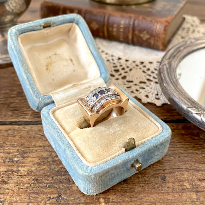 vue détaillée de la monture bague tank de seconde main saphirs diamants 1940 or 18 carats