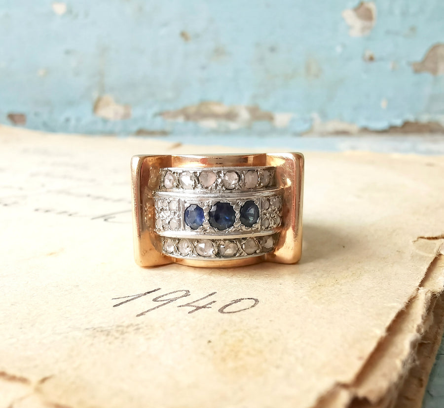 vue détaillée en macro bague tank saphirs diamants or 18K