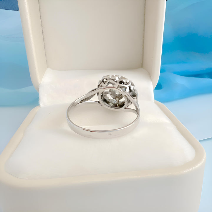 photo détaillée bague ancienne de seconde main 