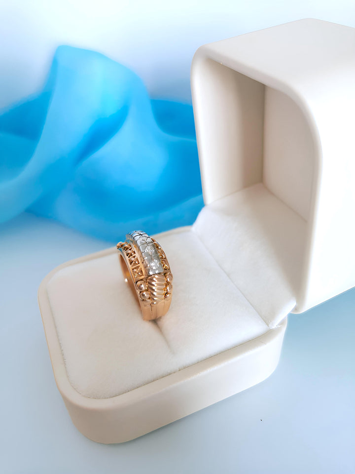 photo profil gauche bague vintage or femme