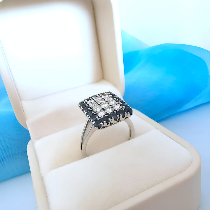 bague prise en hauteur bague vintage travail français saphirs diamants or gris