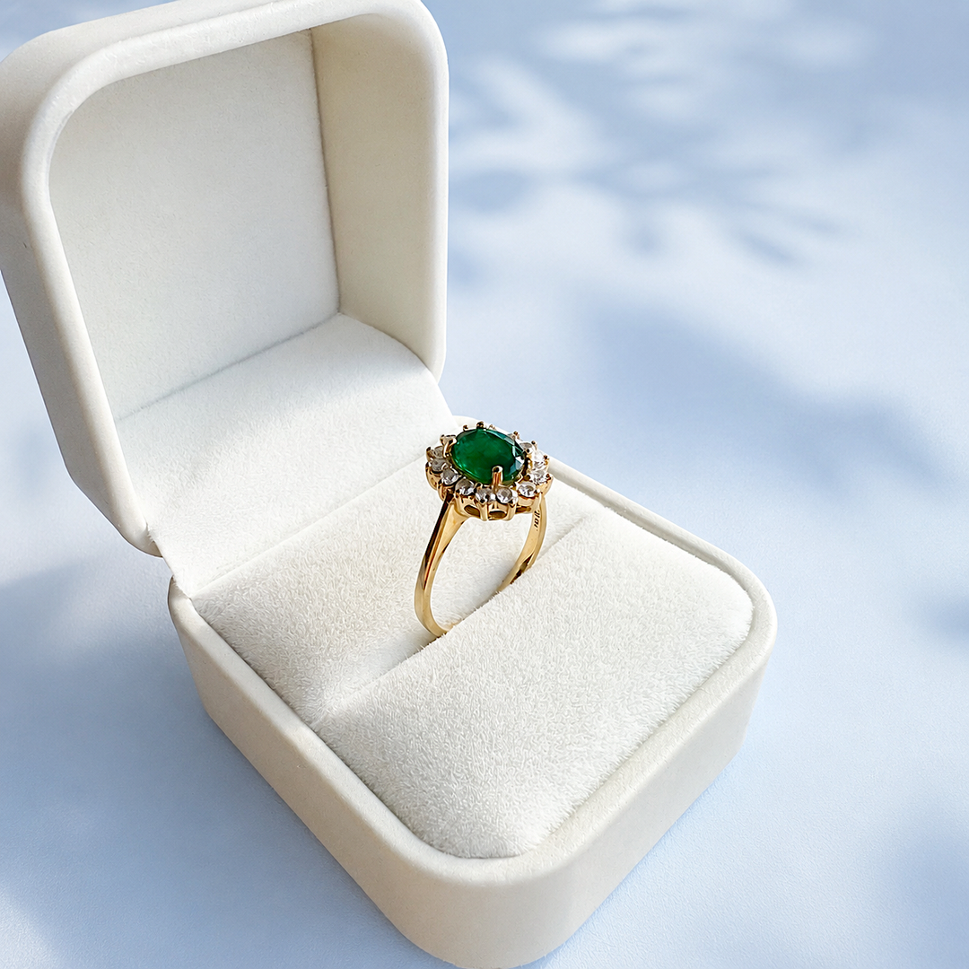 Bijou femme : bague marguerite émeraude d'environ 1 carat en or jaune 18 carats