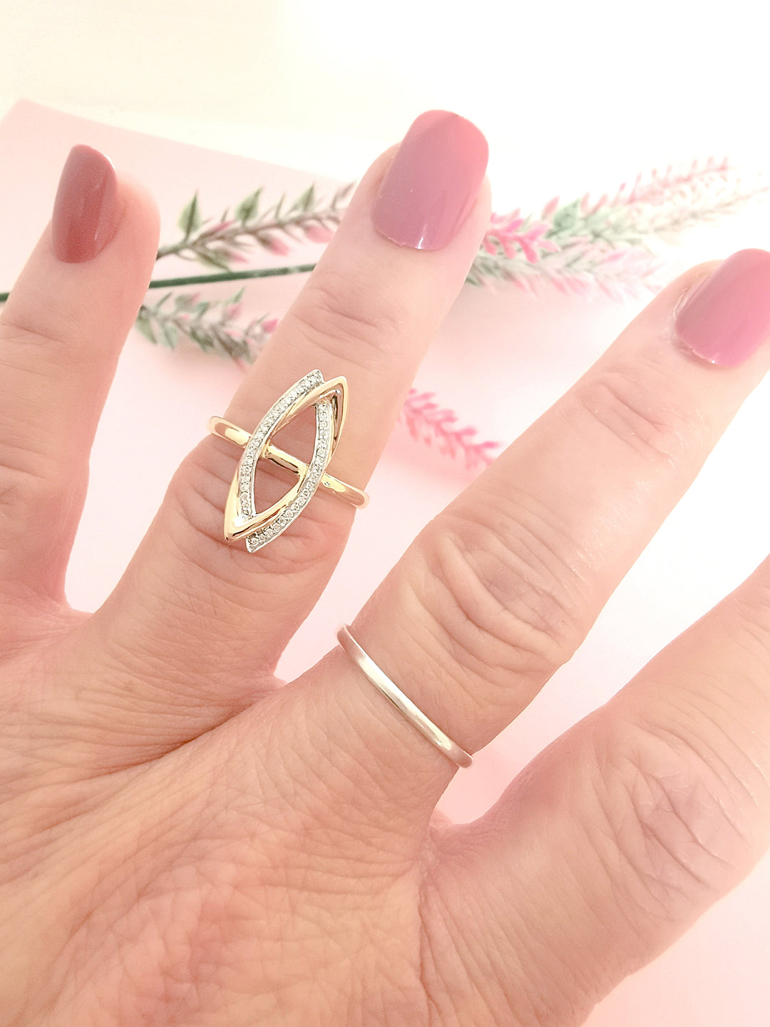 photo sur doigt bague occasion contemporaine Diamants Or 18K