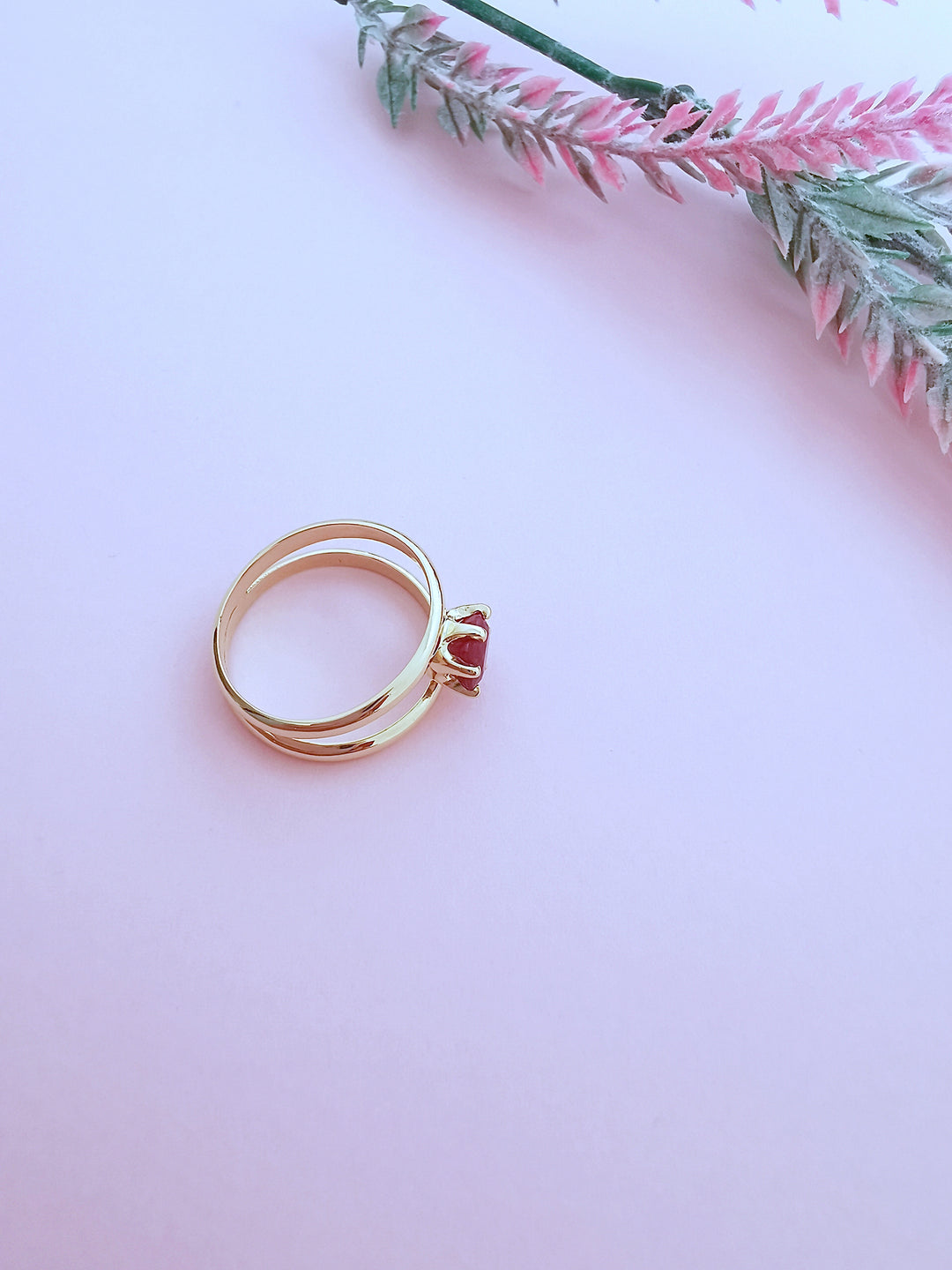 photo bijou circulaire bague rubis or jaune