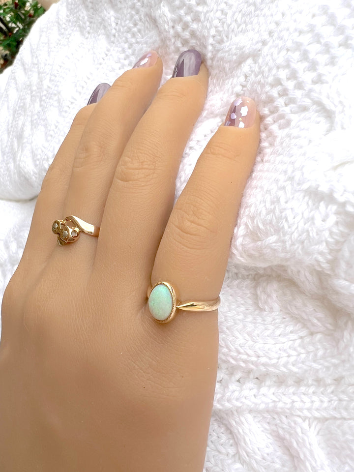 bague portée bijou femme ancien or jaune 18K