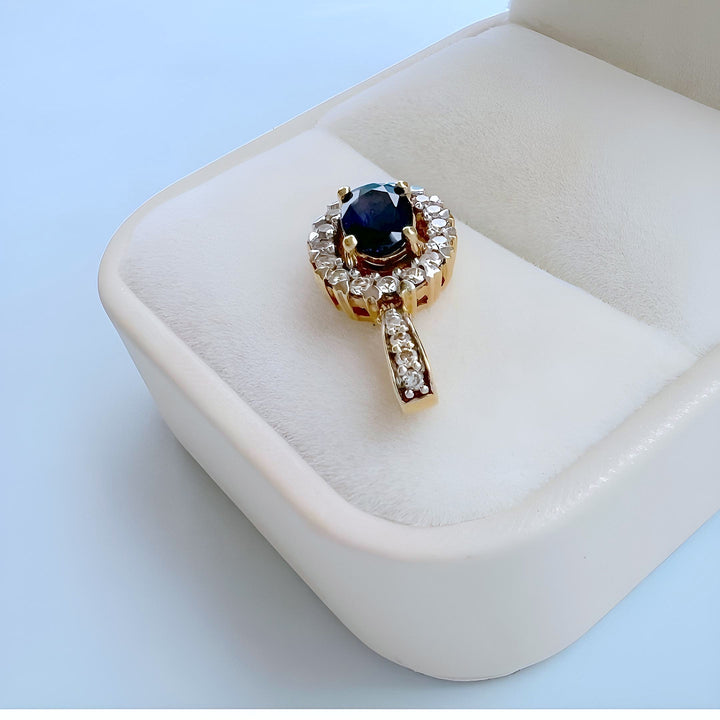 vue détaillée bijou pendentif femme saphir et diamants de seconde main