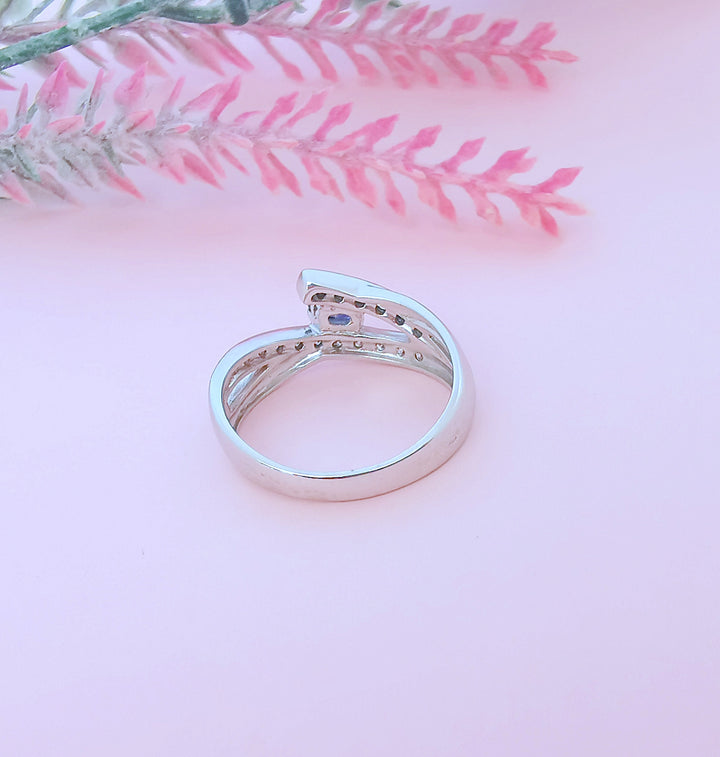 photo de l'intérieur bijoux de luxe femme bague saphir et diamants