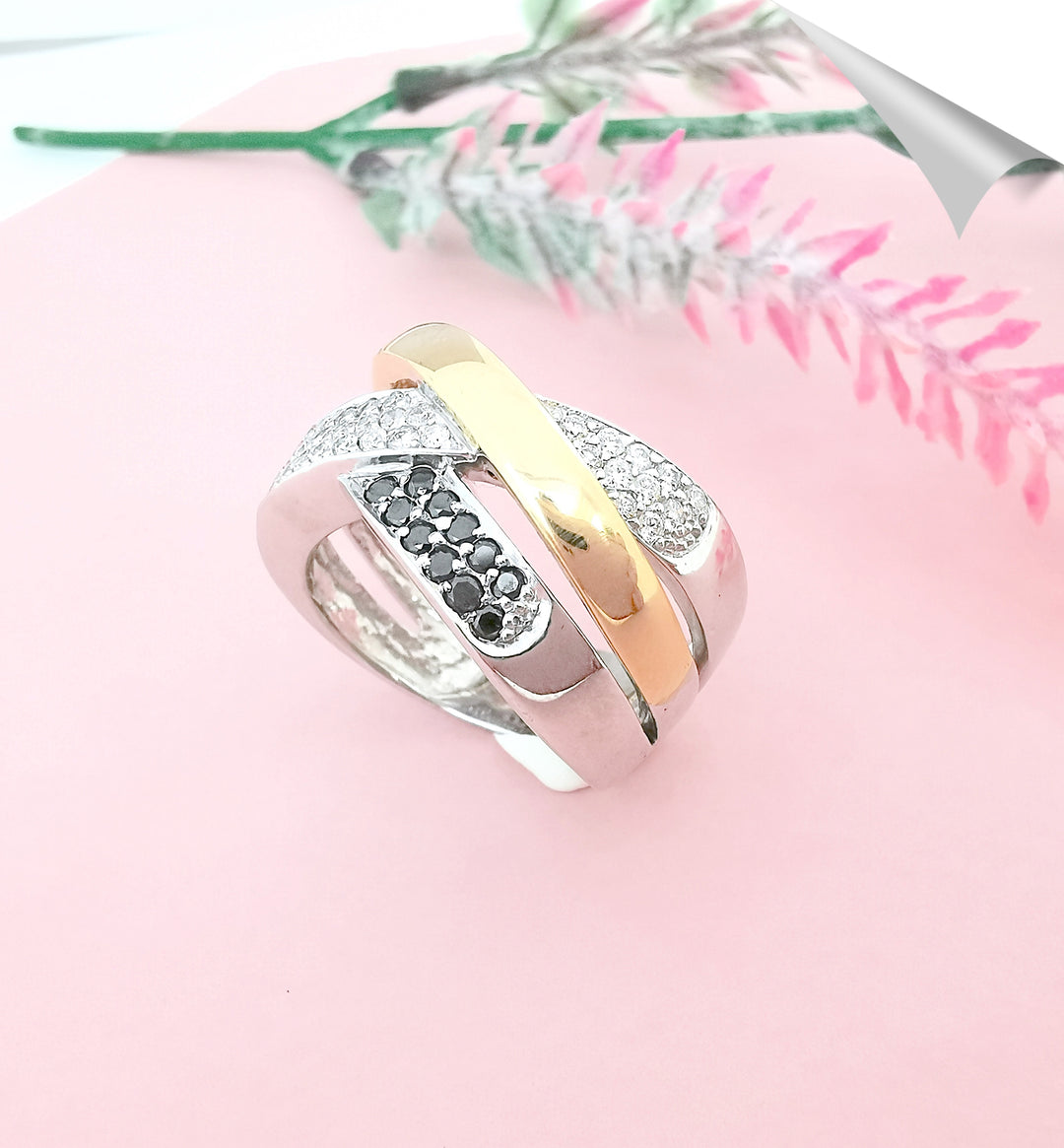 photo profil droit bijoux de seconde mains diamants blancs et diamants noirs or 18 carats