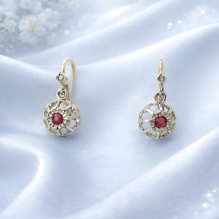 photo droite boucles d'oreilles dormeuses anciennes rubis diamants
