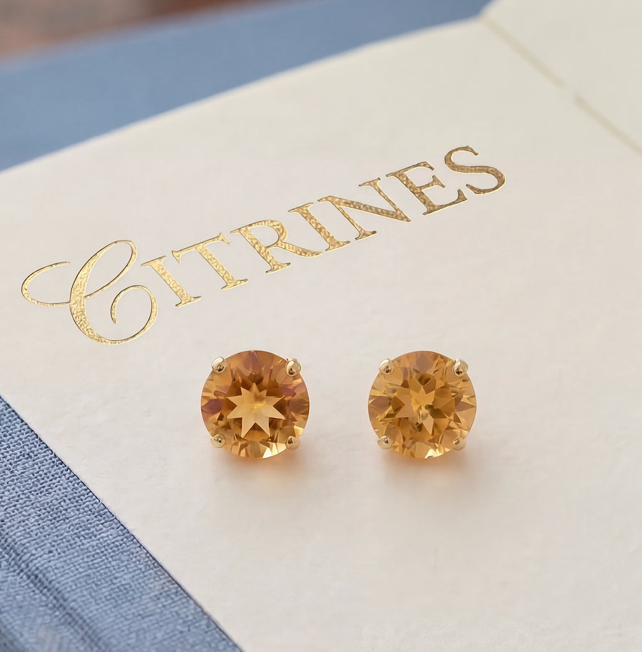 vue en macro boucles d'oreilles puces citrines or jaune 18K