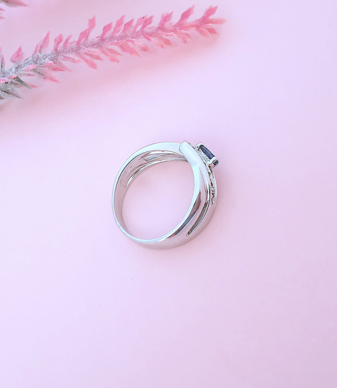 photo dessus boutique valordiams joaillerie circulaire Bague Saphir et Diamants Or Blanc 18 carats