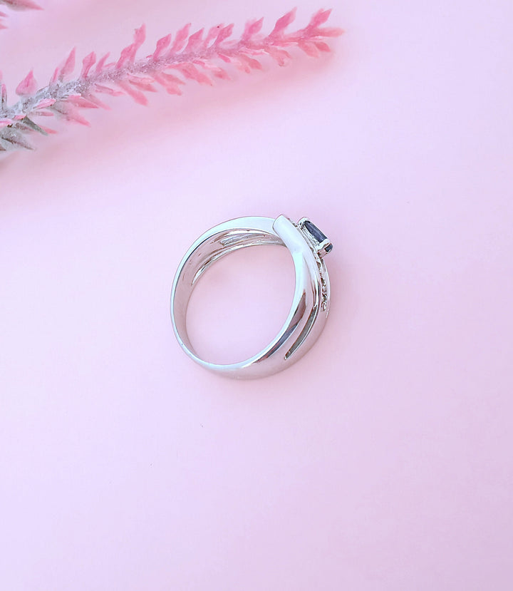 photo dessus boutique valordiams joaillerie circulaire Bague Saphir et Diamants Or Blanc 18 carats