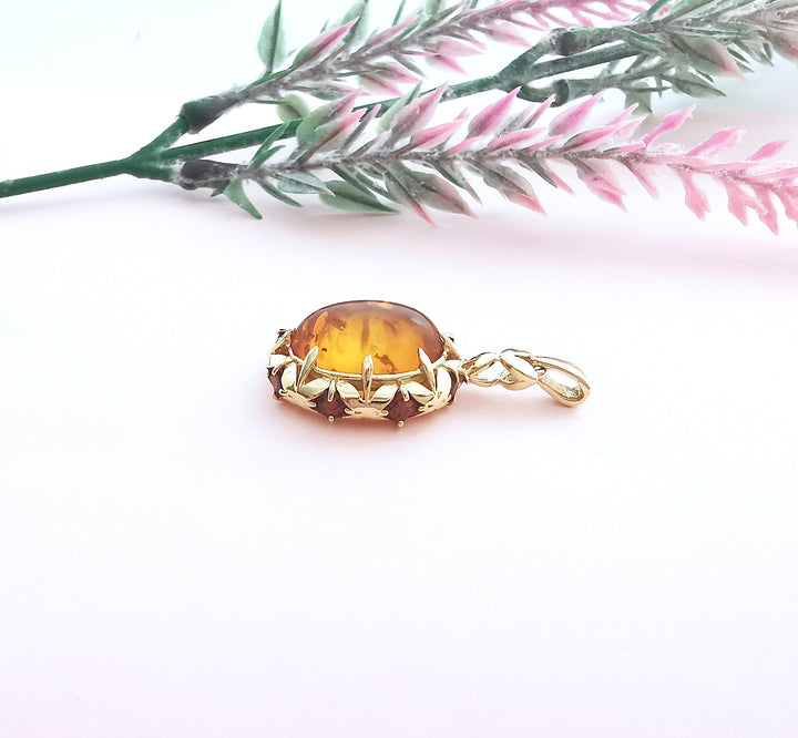 vue cabochon ambre pendentif femme or 18K seconde main