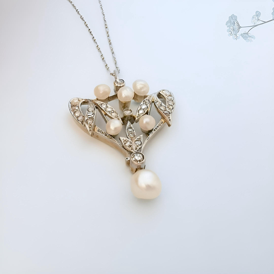 Collier perles fines époque Art Nouveau à plat — détail pendentif or deux tons 18K