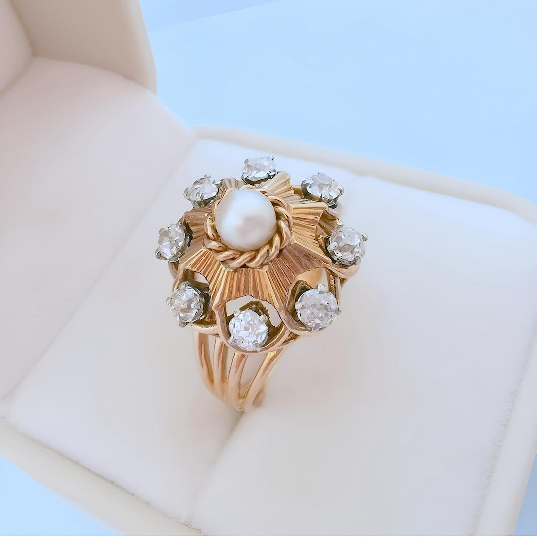 Bague ancienne des années 40-50 perle de culture et diamants or rose 18K et platine