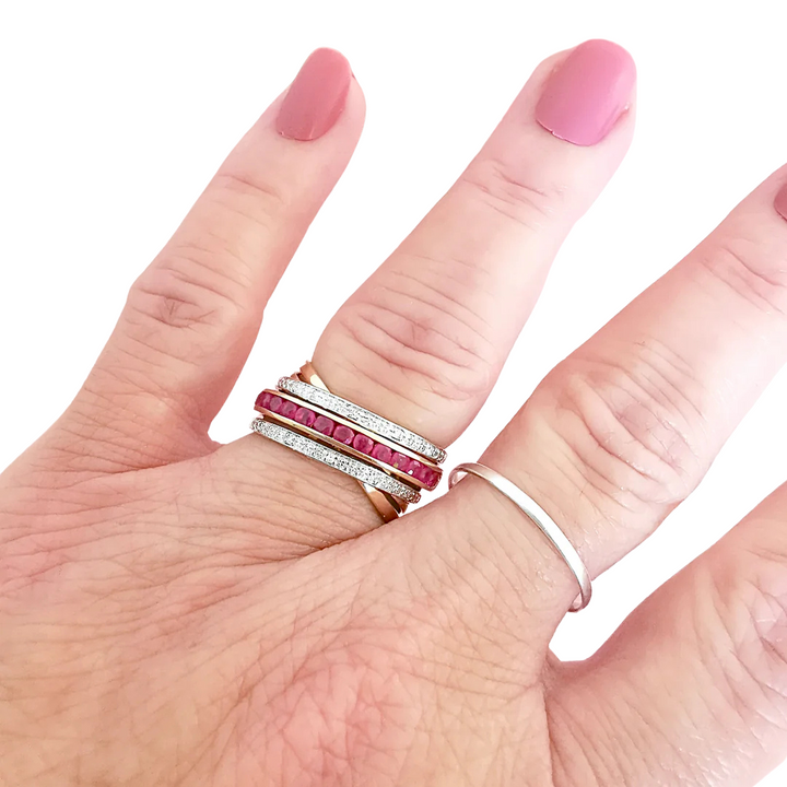 photo portée joaillerie circulaire bague rubis diamants chez valordiams