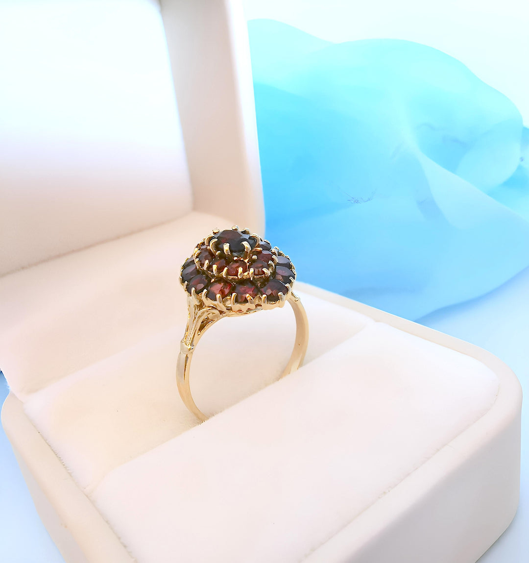 photo de la monture joaillerie d'occasion bague marquise en grenats or jaune 18K