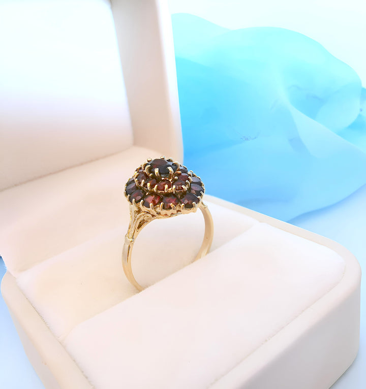 photo de la monture joaillerie d'occasion bague marquise en grenats or jaune 18K