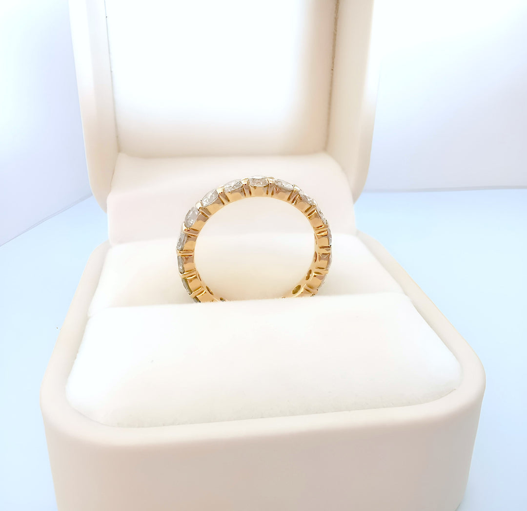 photo de la tranche joaillerie de luxe vintage alliance diamants