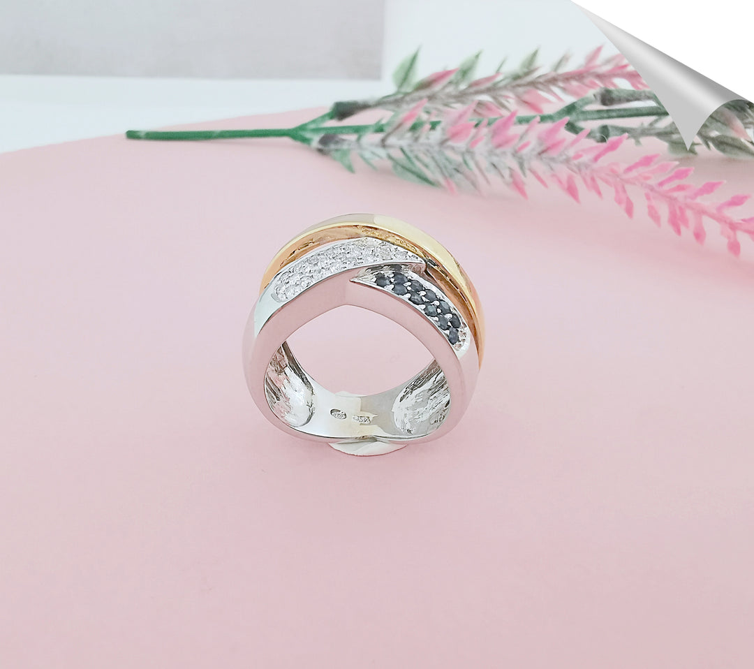 photo droite joaillerie de seconde main joaillerie circulaire bague femme or 18 carats