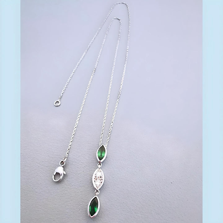 photo de l'ensemble joaillerie occasion collier femme grenats verts tsavorite diamants en  Or Blanc 18K