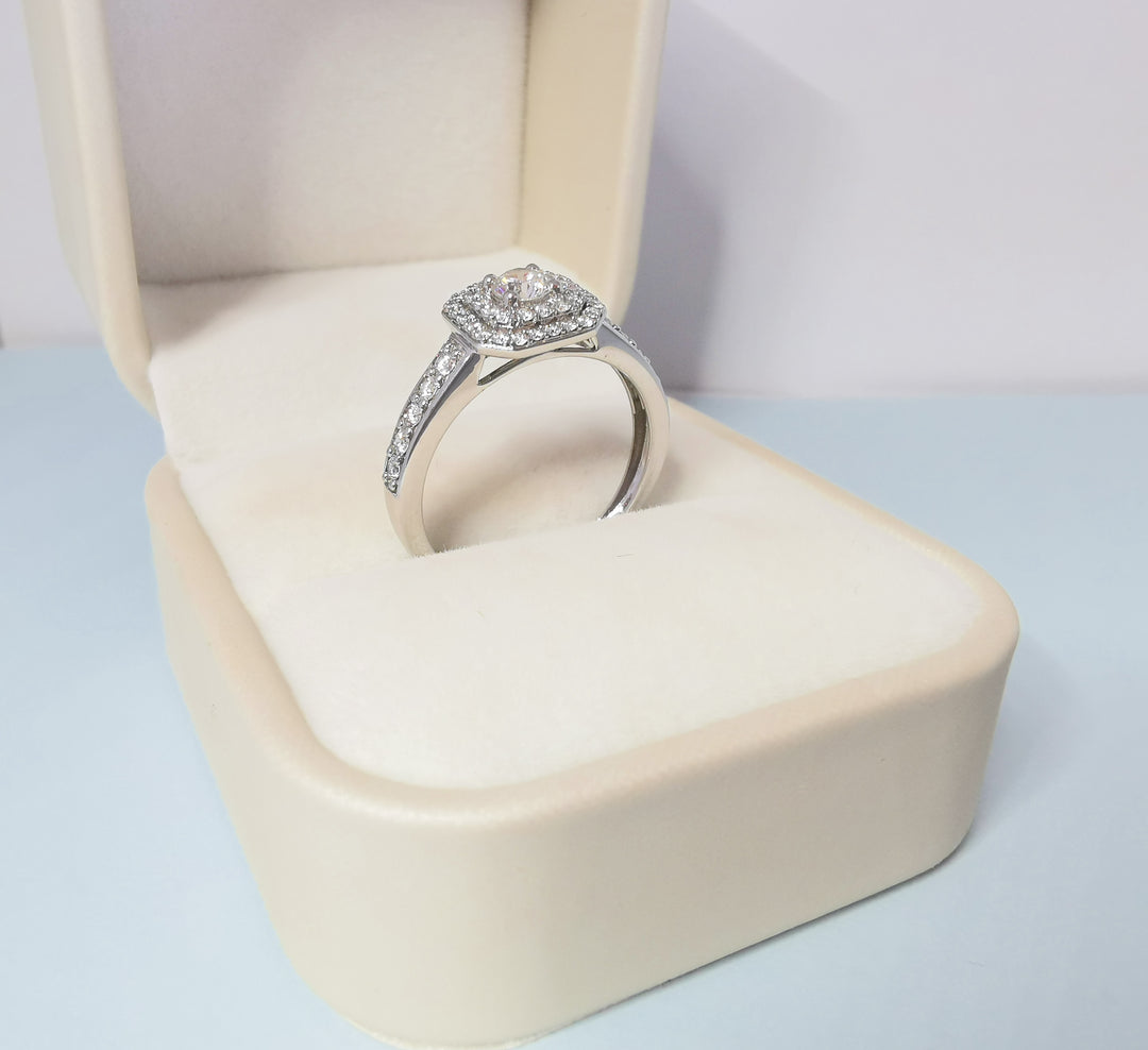 photo droite dans l'écrin maty bague femme diamants or blanc