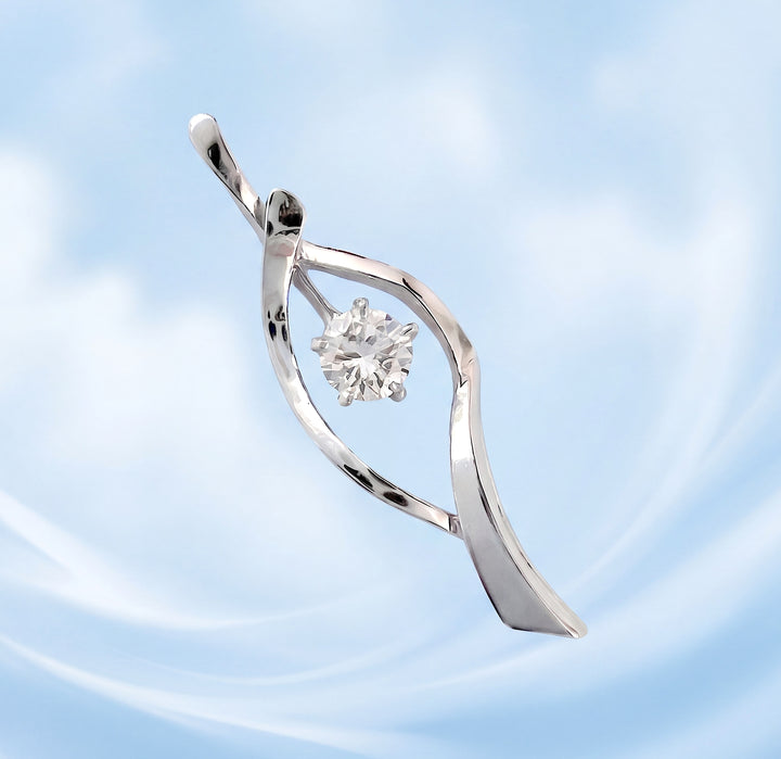pendentif or blanc diamant vue macro griffes