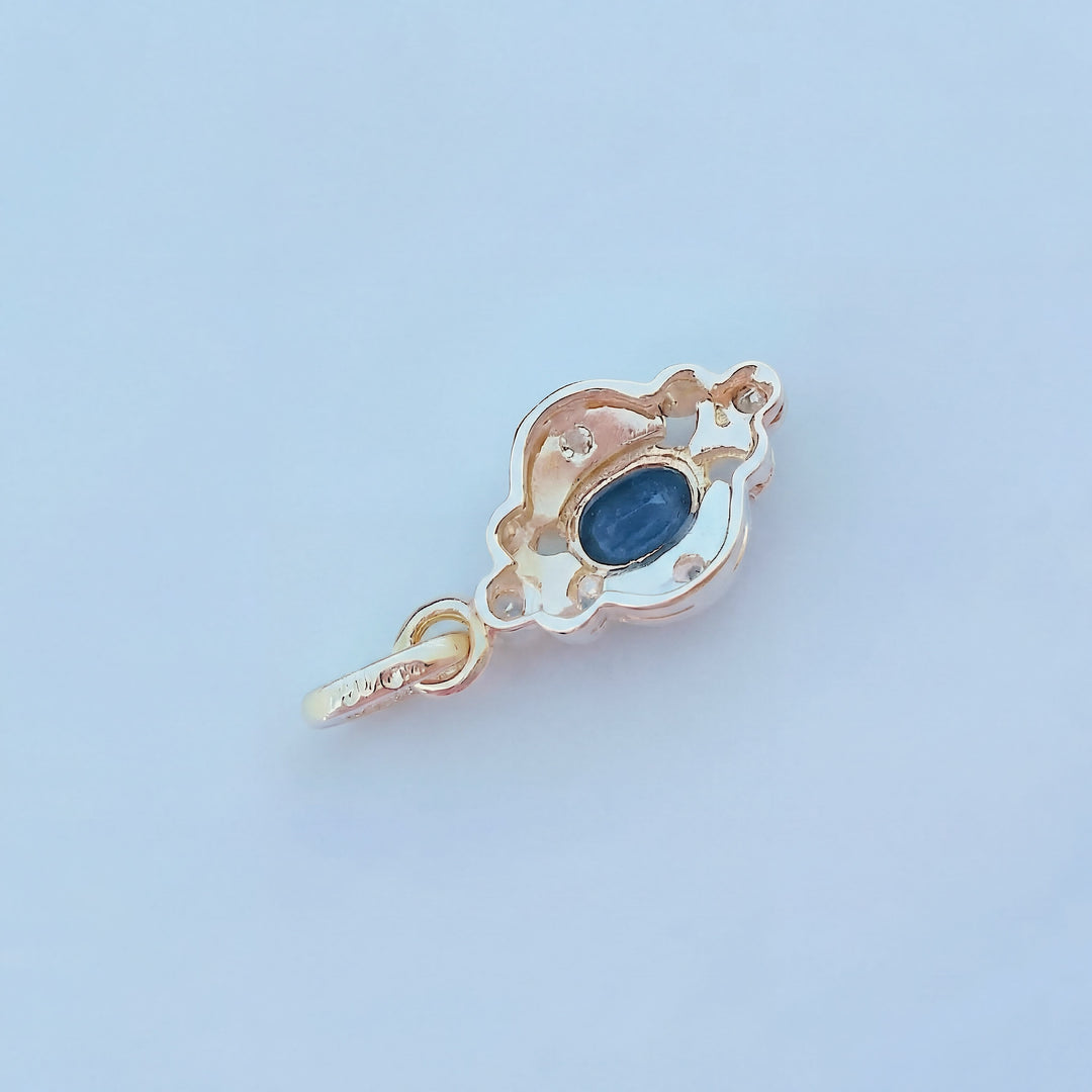 vue détaillée de l'intérieur pendentif or 18 carats
