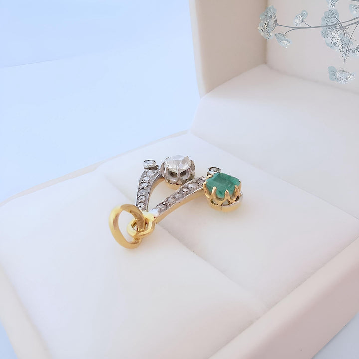 Pendentif ancien belle époque émeraude et diamants sur or 18K et platine (950°/°°)